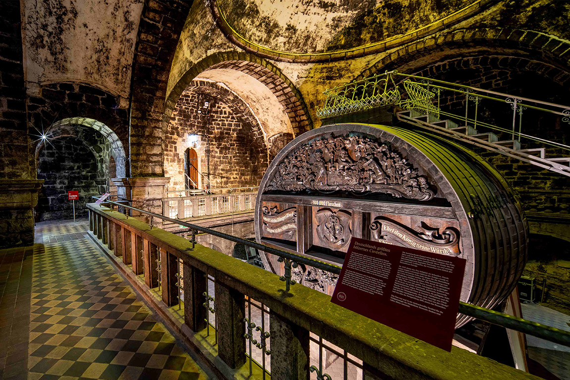  Deutschlands größtes Cuvée-Fass, Domkeller. | Where history bubbles: The Rotkäppchen Experience in Freyburg