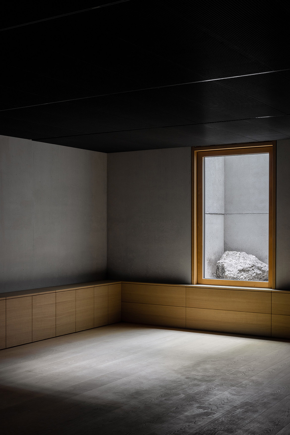 Haus am See, Innenraum. Foto: Florian Holzherr | Appels Architekten Robust, zeitlos, schön