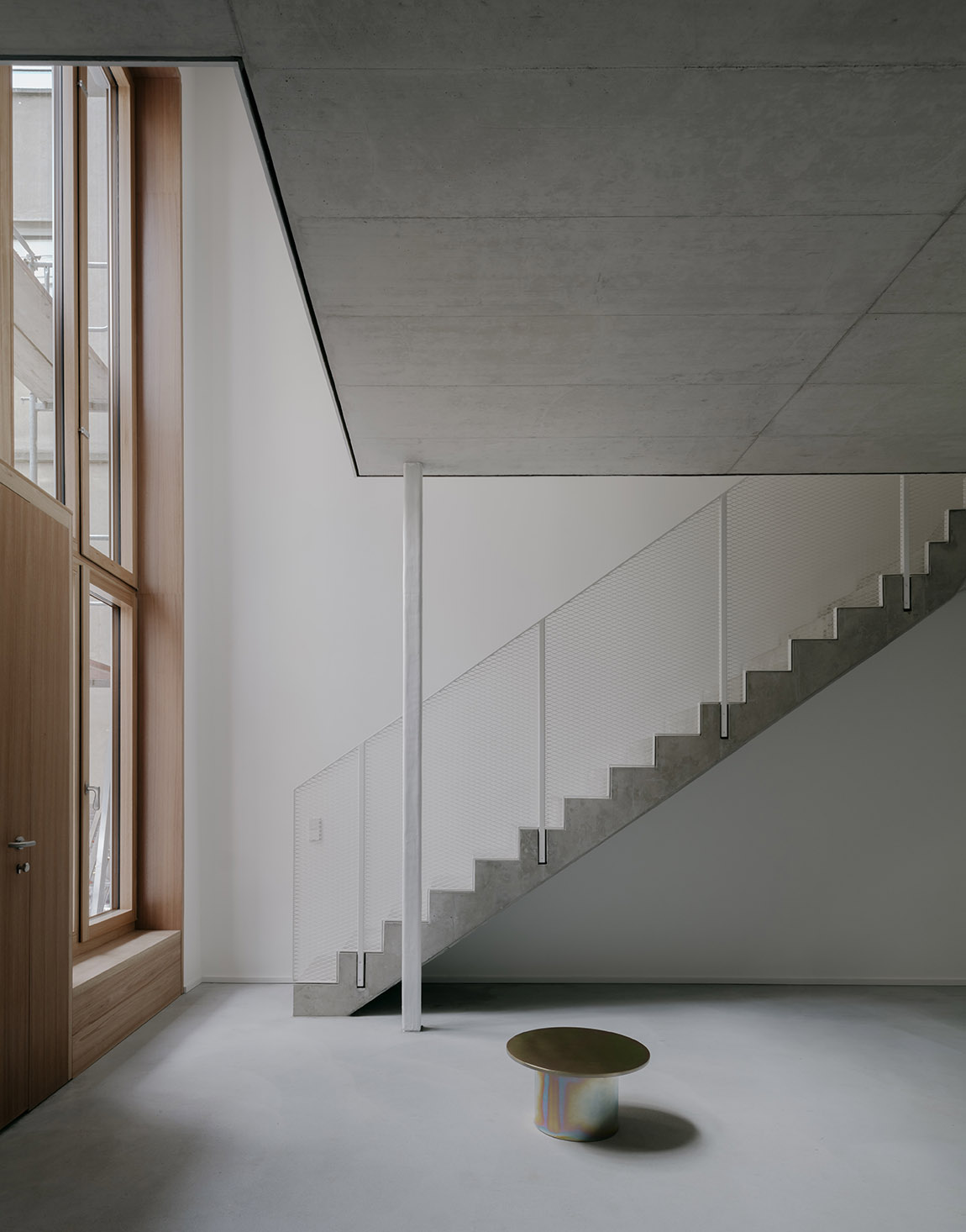 Berlin Hinterhaus, Maisonette-Wohnung. Foto: Simon Menges | Appels Architekten Robust, zeitlos, schön