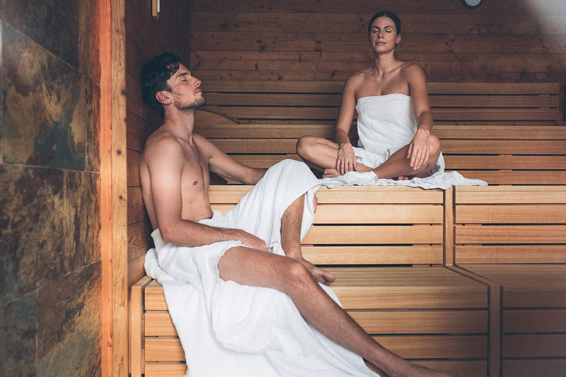 Finnische Natursteinsauna. | Hotel Eibl-Brunner: Herbstzauber im Bayerischen Wald