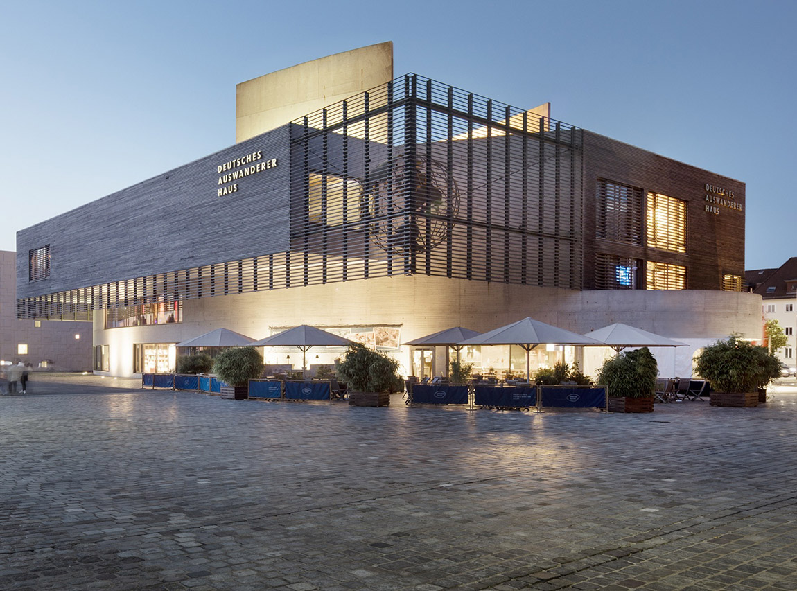 Deutsches Auswandererhaus. Foto: Werner Huthmacher | A sea of lights: Bremerhaven's Christmas Market