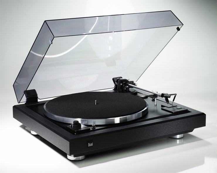 Dual turntables Established for decades andas popular as always