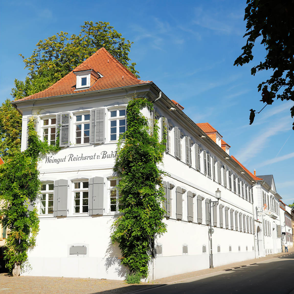 WEINGUT REICHSRAT VON BUHL: TRADITIONAL CRAFTSMANSHIP