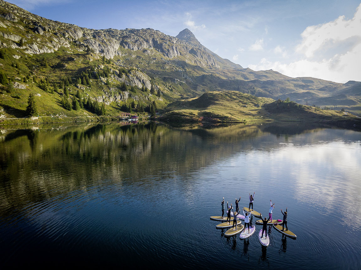 LET IT GLOW – YOGA IN A BREATHTAKING MOUNTAIN SETTING