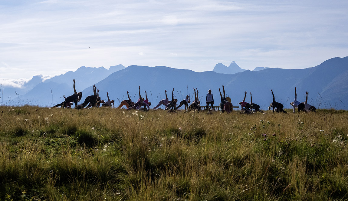 LET IT GLOW – YOGA IN A BREATHTAKING MOUNTAIN SETTING