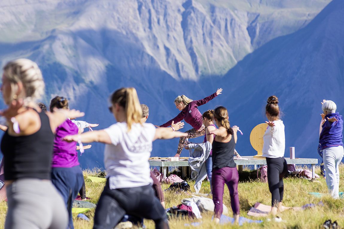 LET IT GLOW – YOGA IN A BREATHTAKING MOUNTAIN SETTING