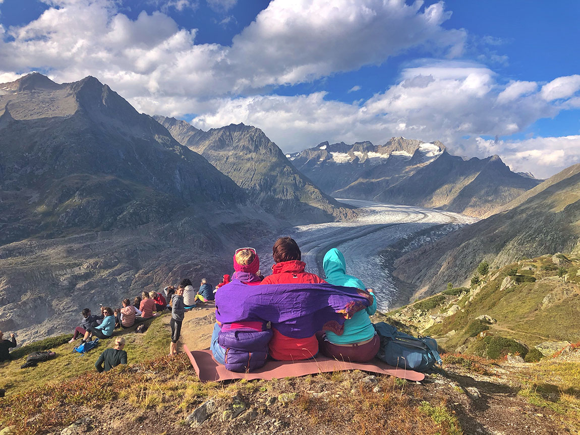 LET IT GLOW – YOGA IN A BREATHTAKING MOUNTAIN SETTING