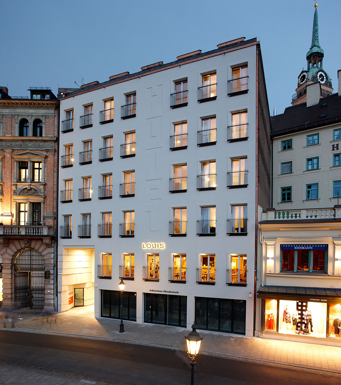 Louis Hotel: RIGHT IN THE HEART OF MUNICH: A TIMELESS HOME FROM HOME FOR GLOBETROTTERS