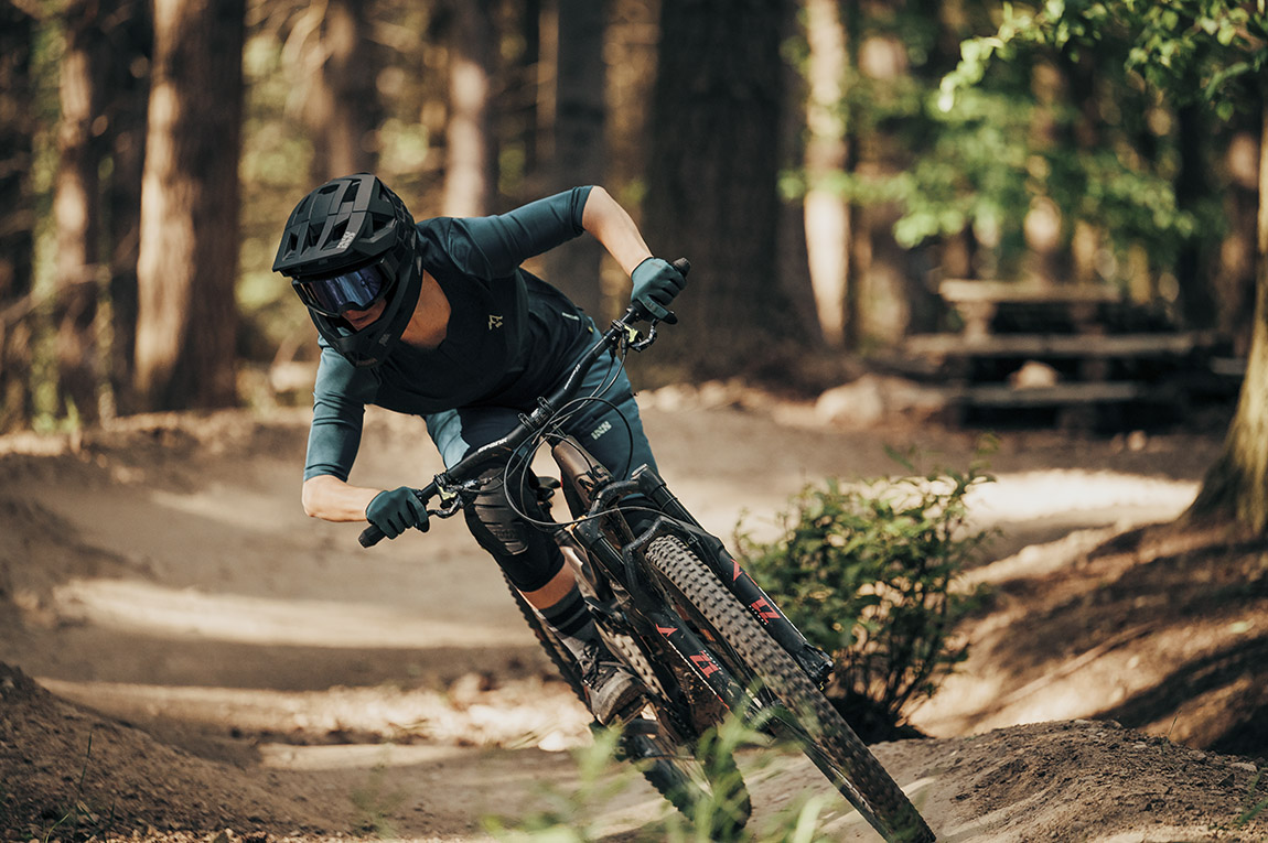 iXS: SAFE AND COMFORTABLE:ENJOY YOUR TWO-WHEELED FREEDOM