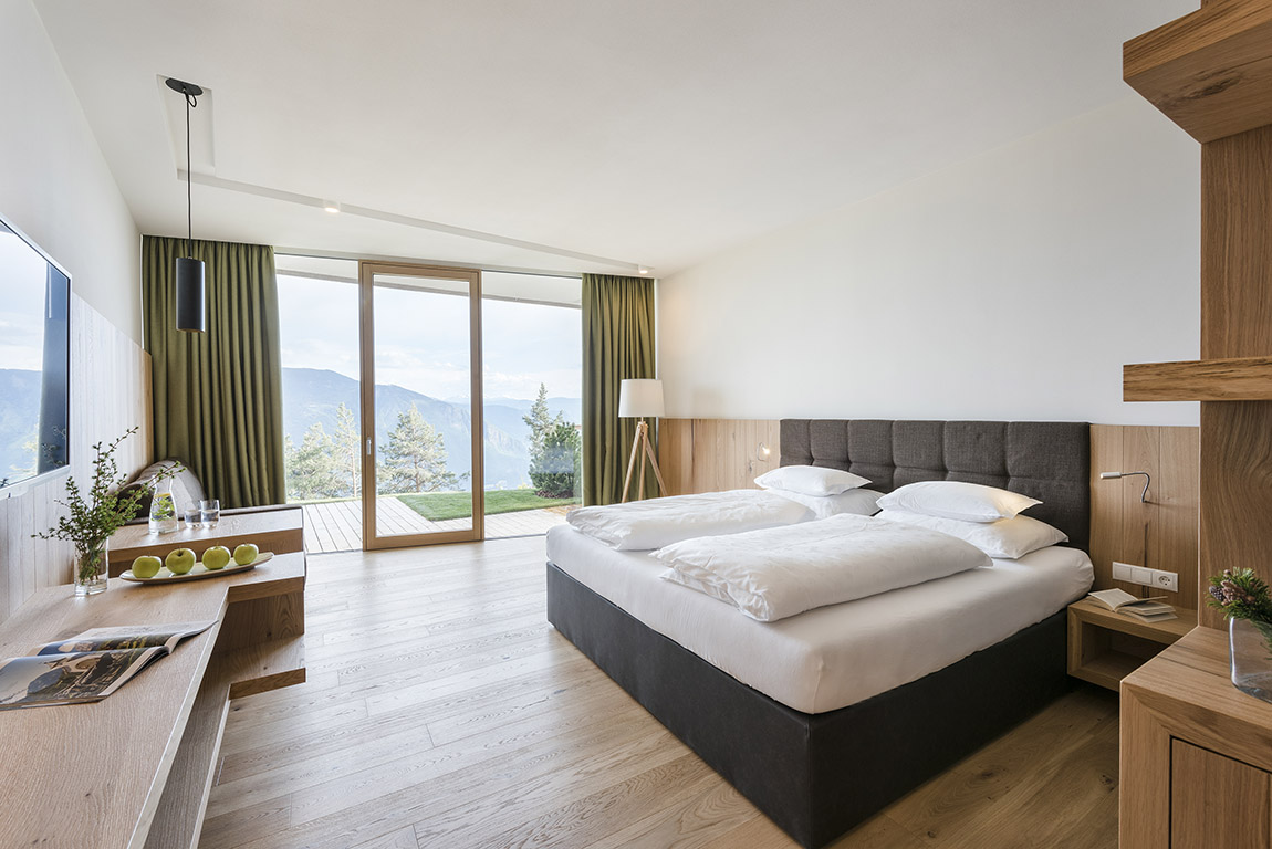 ENJOY MOUNTAIN ROMANCE IN HOTEL BELVEDERE