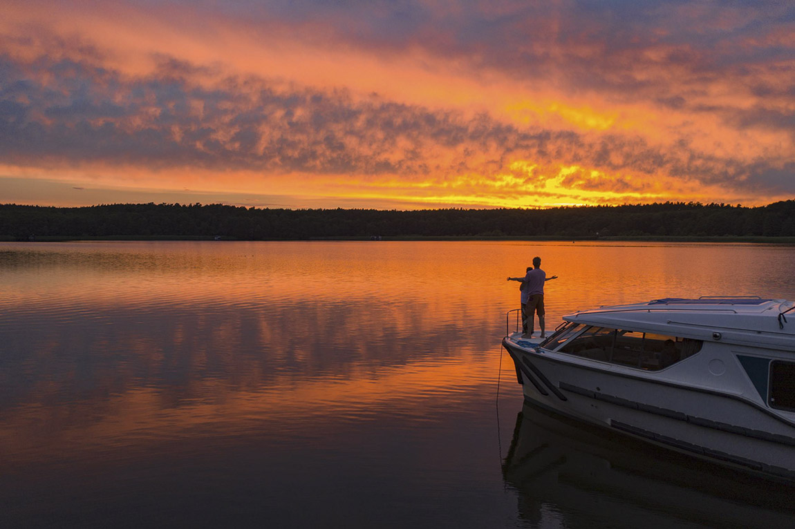 CAST OFF – HOUSE BOATING IN GERMANY