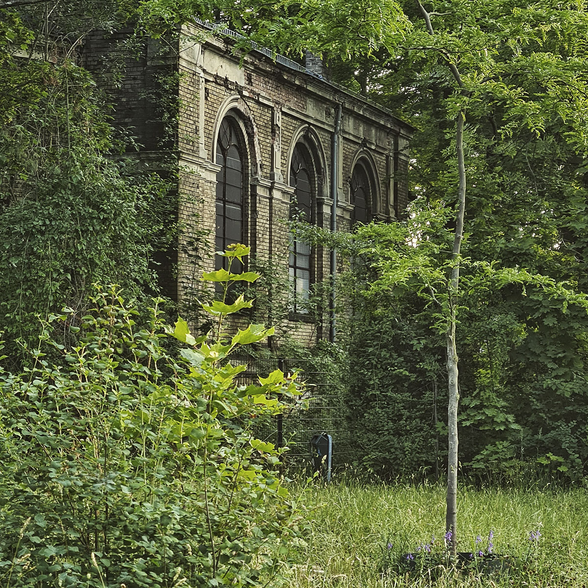 THE ENCHANTING WORLD OF BERLIN’S CEMETERY PARKS