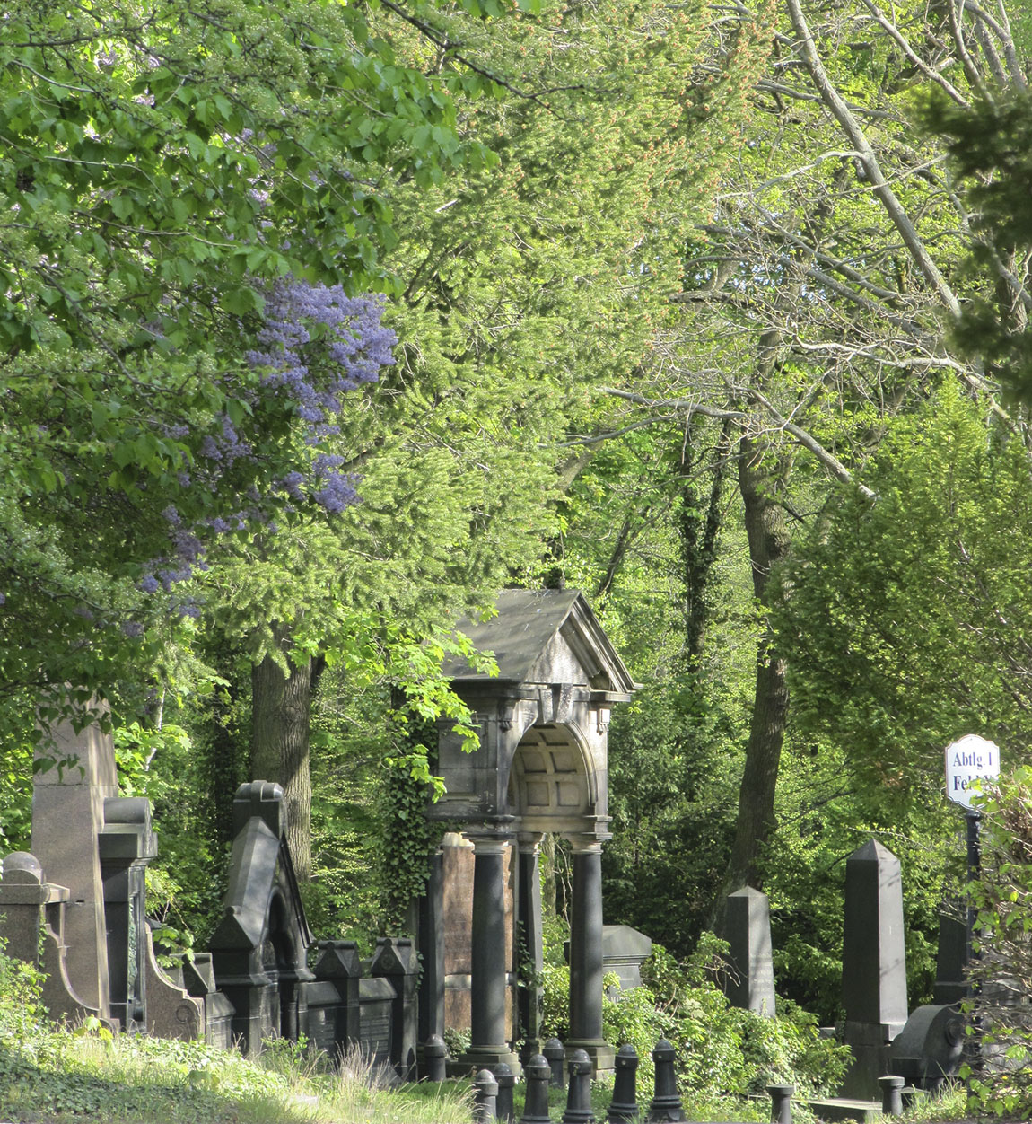 THE ENCHANTING WORLD OF BERLIN’S CEMETERY PARKS
