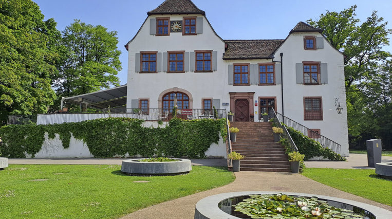 WELCOME TO BINNINGEN CASTLE