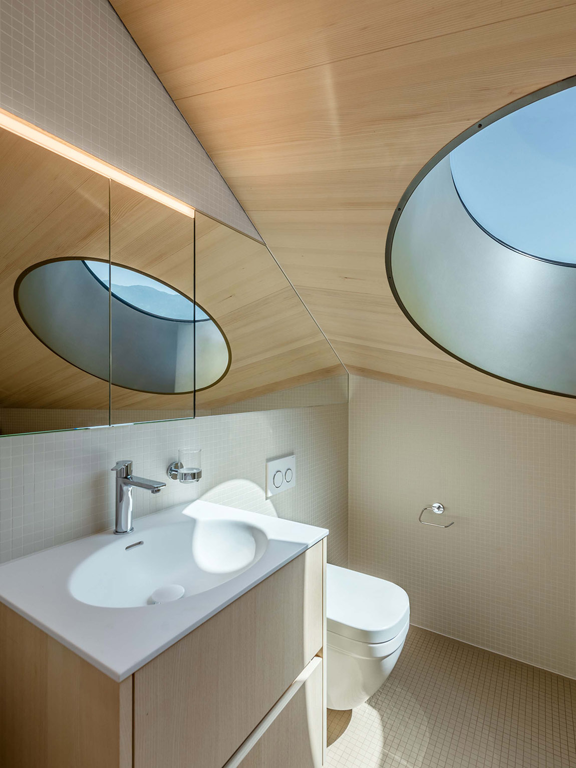 Design of the interior with natural materials and natural light.  Photo: Tom Licht Photography | TOWNSET – empathy as a benchmark