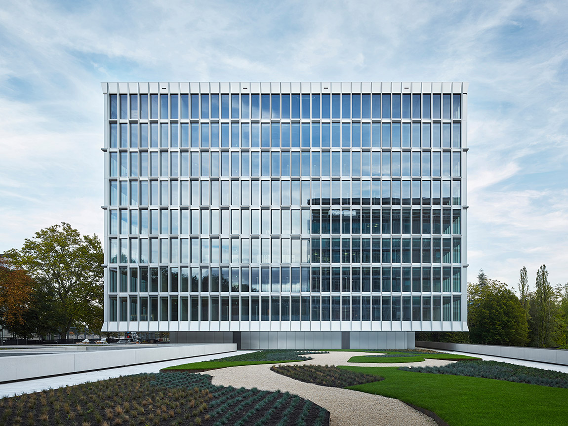 WHO Headquarters Geneva: View of the tower from the roof terrace. Photo: Damian Poffet | Berrel Kräutler Architekten: putting people front and centre