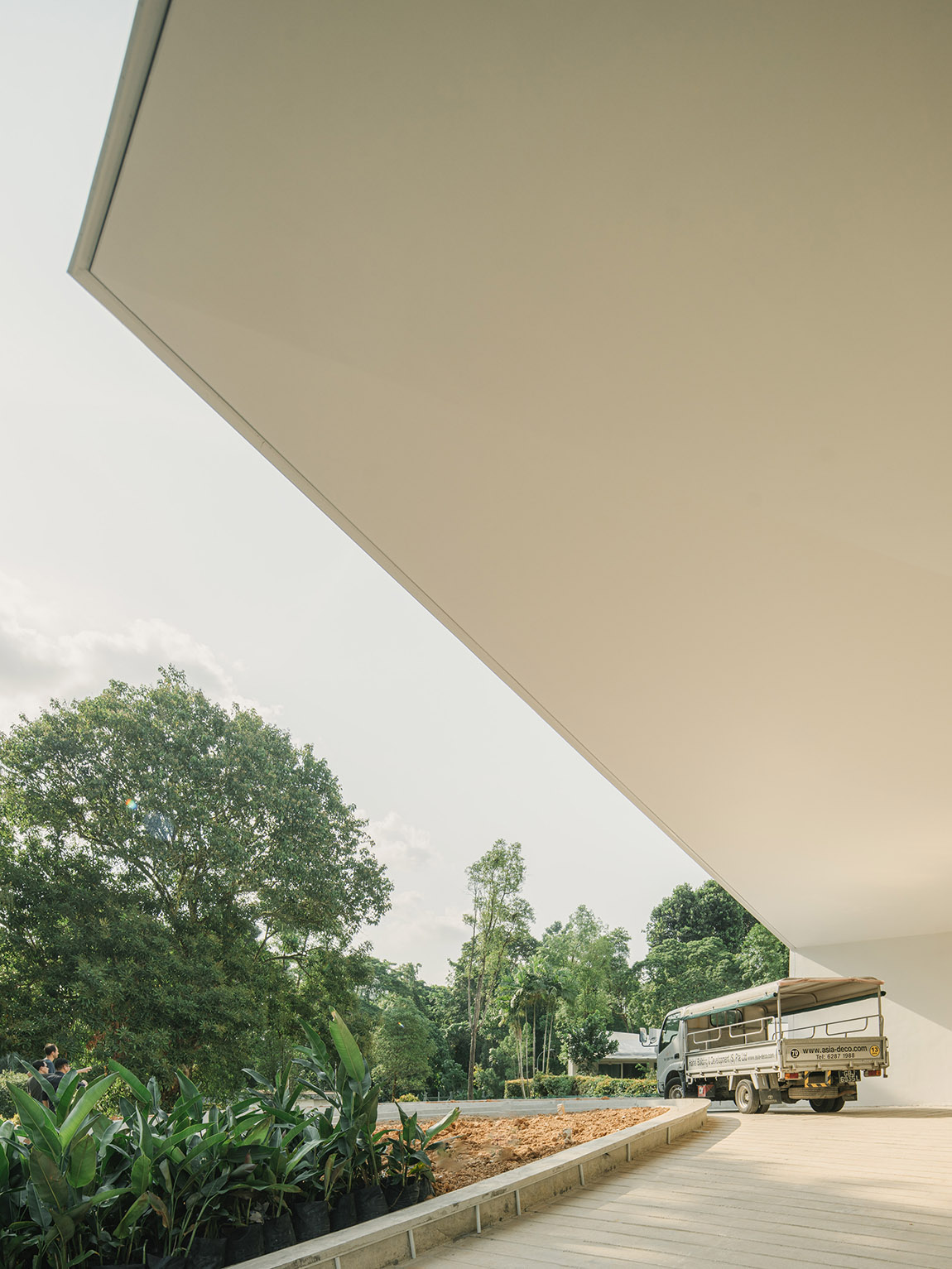 Swiss Embassy Singapore: Lower view of the striking canopy. Photo: Khoo Guo Jie | Berrel Kräutler Architekten: putting people front and centre
