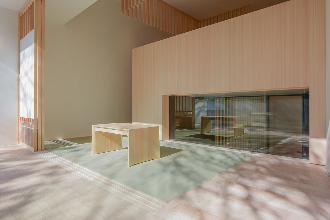 J-Suite with low table. Photo: Hosoya Schaefer Architects AG / Toru Shimizu | Hosoya Schaefer Architects