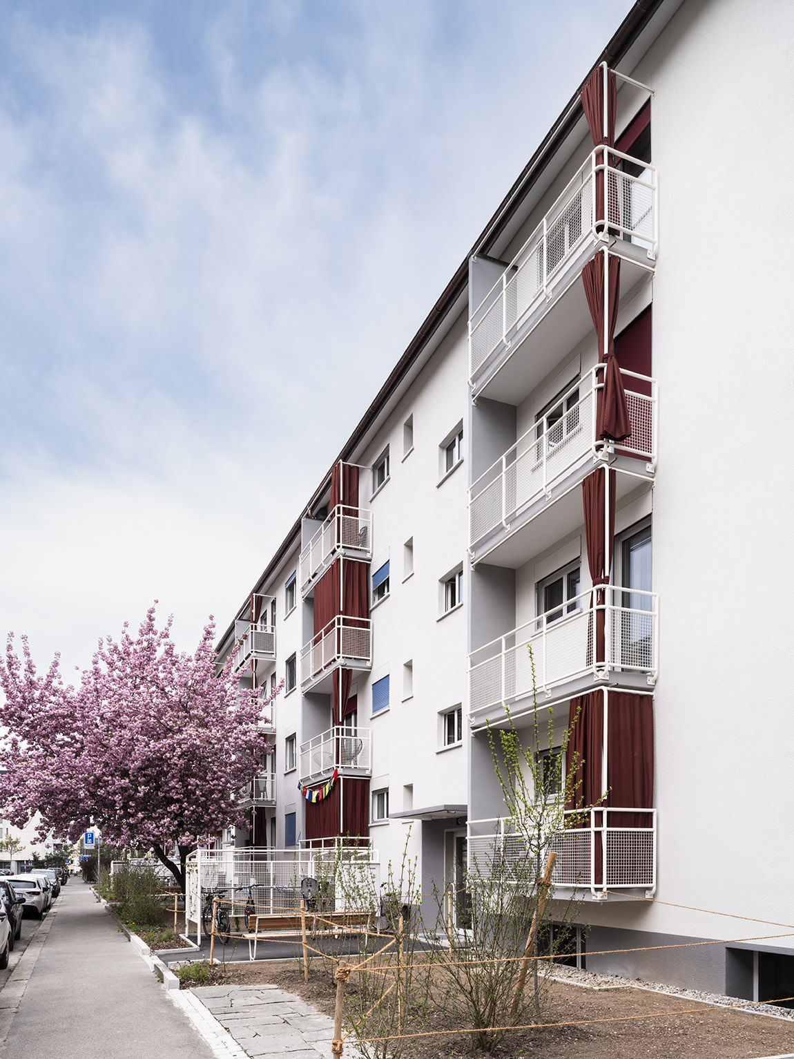 Wohnhaus Grimselstrasse 13-17, Zürich 2024. Foto: Jürgen Beck | HOLZHAUSEN ZWEIFEL ARCHITEKTEN - A new life for old buildings: architecture with sensitivity for grown structures