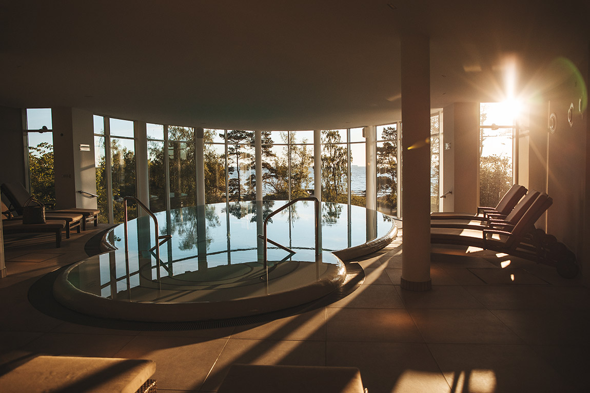 Pool MEERness SPA. | STRANDHOTEL OSTSEEBLICK: Sea views with a lot of heart