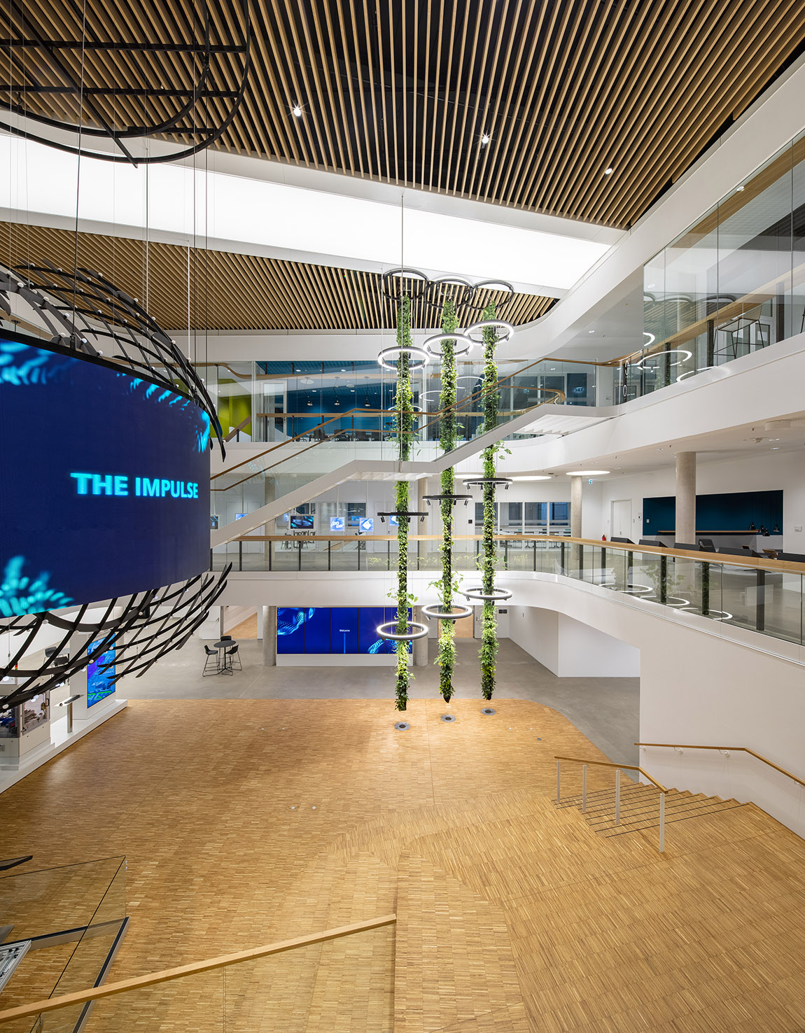 Siemens Visitor Center ,The Impulse', Atrium EG. Foto: Siemens AG, 2021/Manuel Kubitza | aib architects: Architecture for change: integrated planning with foresight