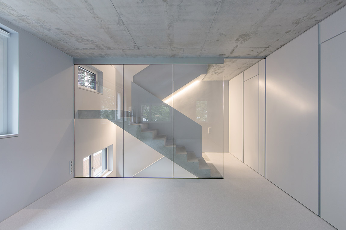 Die Bauherren wünschten sich möglichst viel Beton – und bekamen ein radikal minimalistisches Kunstwerk. Foto: OOW we design architecture | OOW: Giving space to beauty