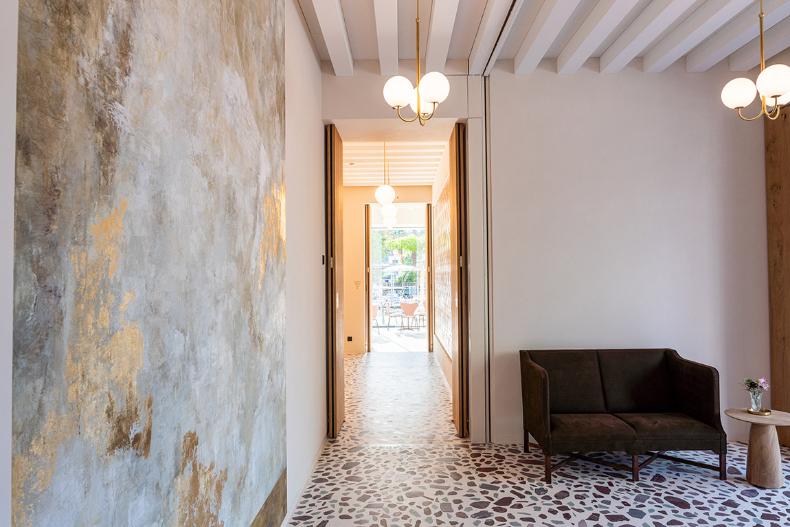 Entrance boutique hotel and corridor to the garden room. Photo: Juliet Havryliuk | Gasthaus Traube: Discover Werdenberg… and linger at the Traube