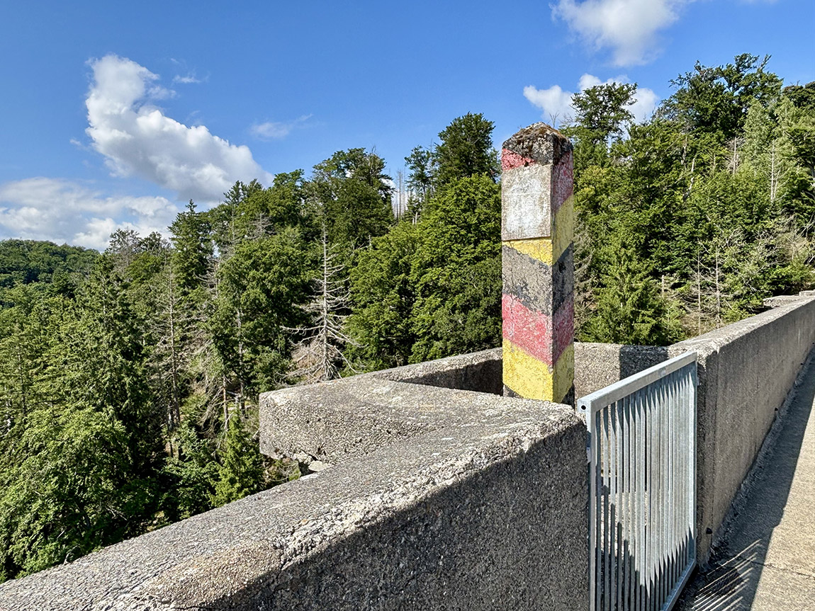 An old GDR border post on the Eckertalsperre. | From iron curtain to green corridor