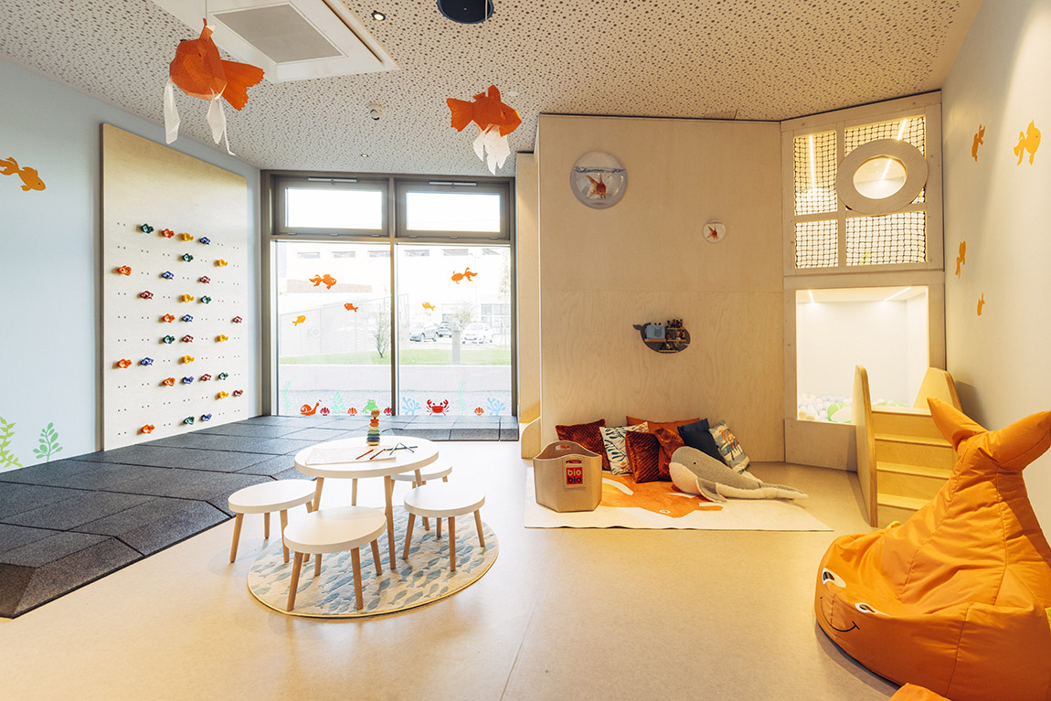 Bällebad, Toniebox, Bastelecke und mehr: Spielzimmer für kleine Gäste – an ausgewählten Standorten. | harry's home: Your stay, your way