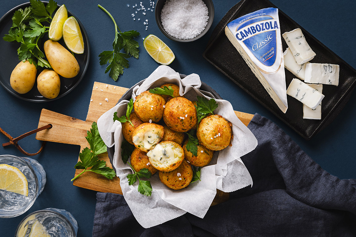 Knusprige Kartoffelballons mit CAMBOZOLA. | CAMBOZOLA: Where the refined zest of blue mold caresses wonderful creaminess