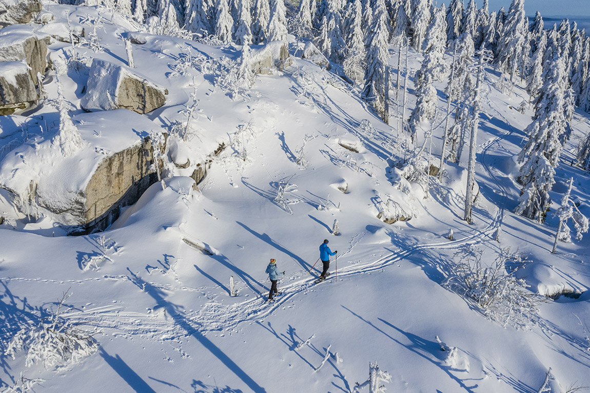 Fichtelberg: winter hiking in the Fichtelgebirge Nature Park. Photo: DZT/Florian Trykowski | Top five German ski resorts: Unforgettable winter escapes await