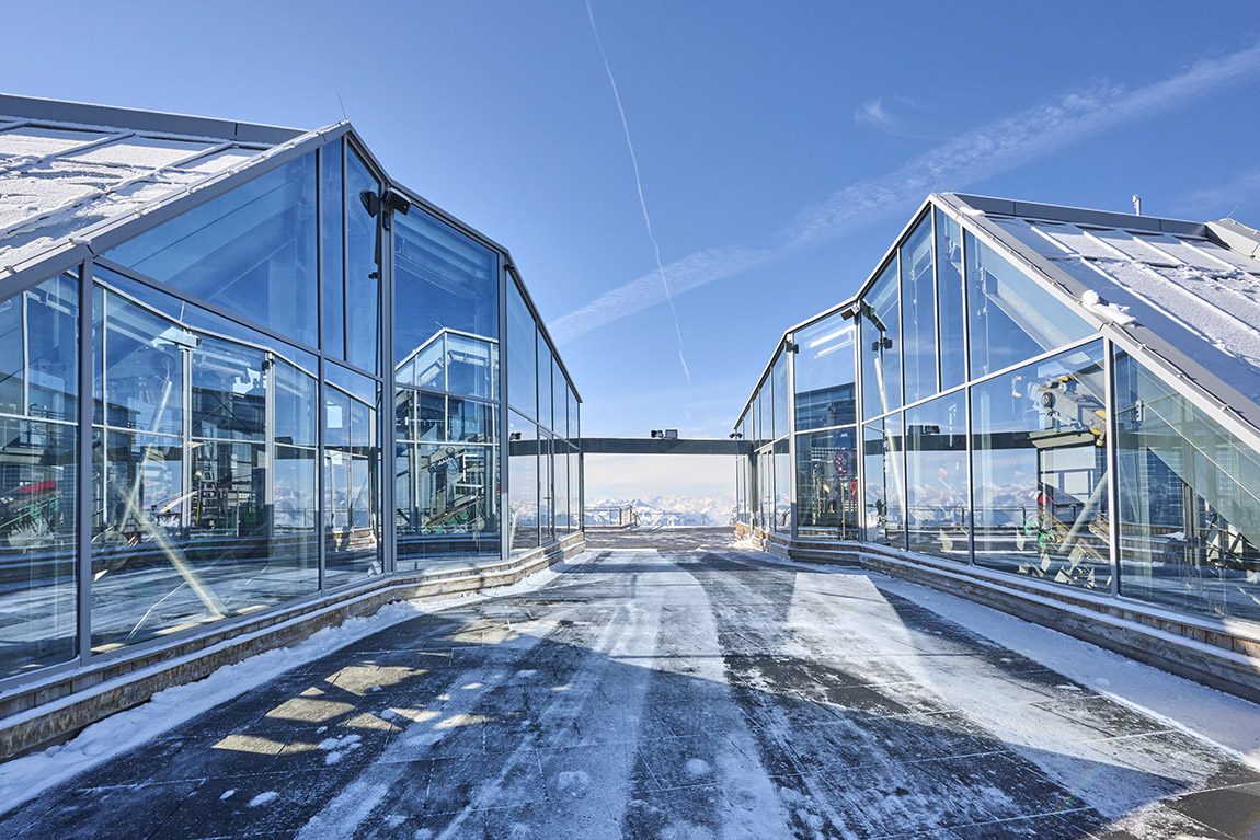 Garmisch-Partenkirchen: mountain station of the cable car on Zugspitze. Photo: DZT/Florian Trykowski | Top five German ski resorts: Unforgettable winter escapes await