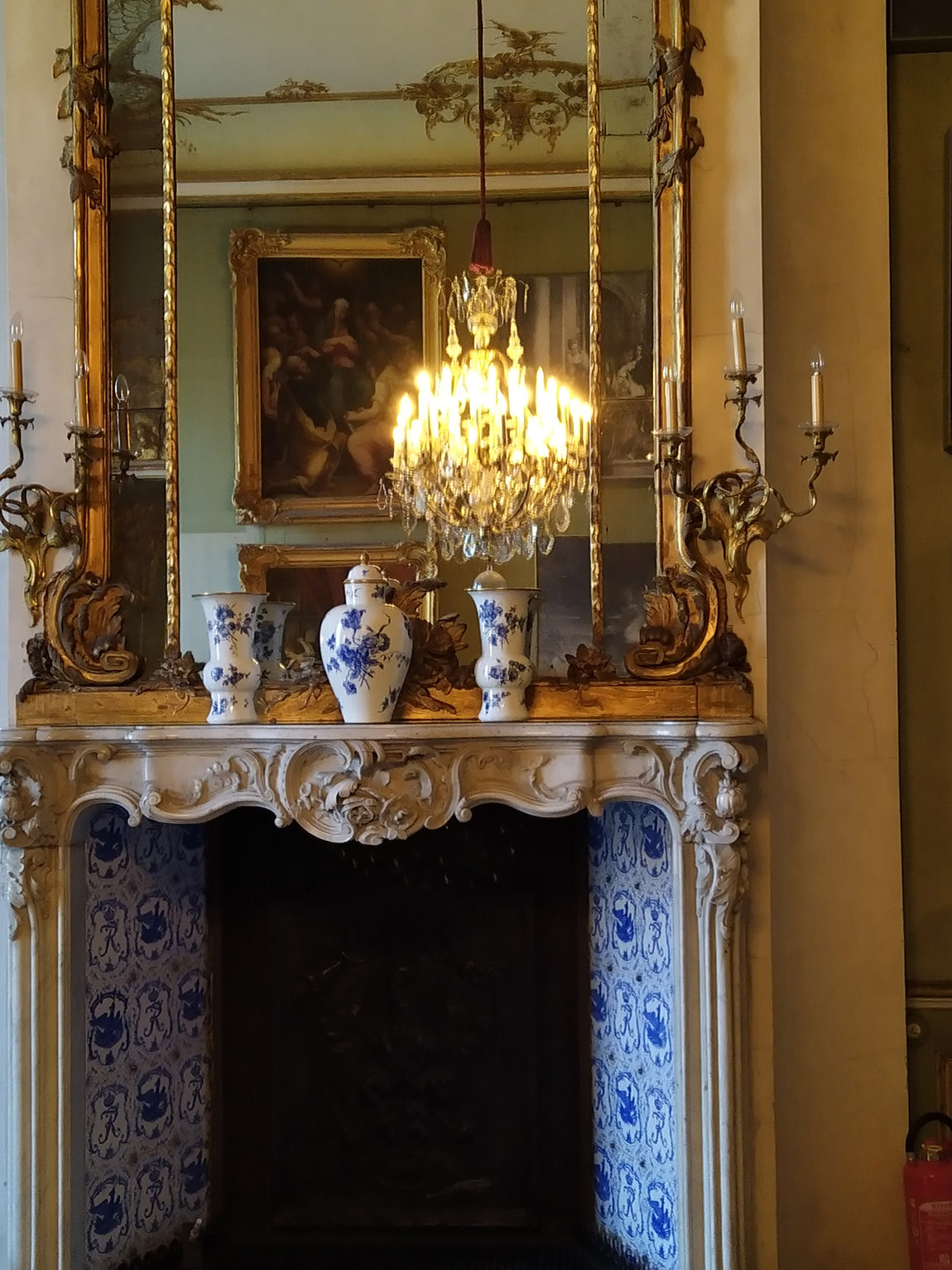 Open fireplace. Photo: Cornelia Brelowski | ‘Royal Fanfaronade’ and Prussian grandeur