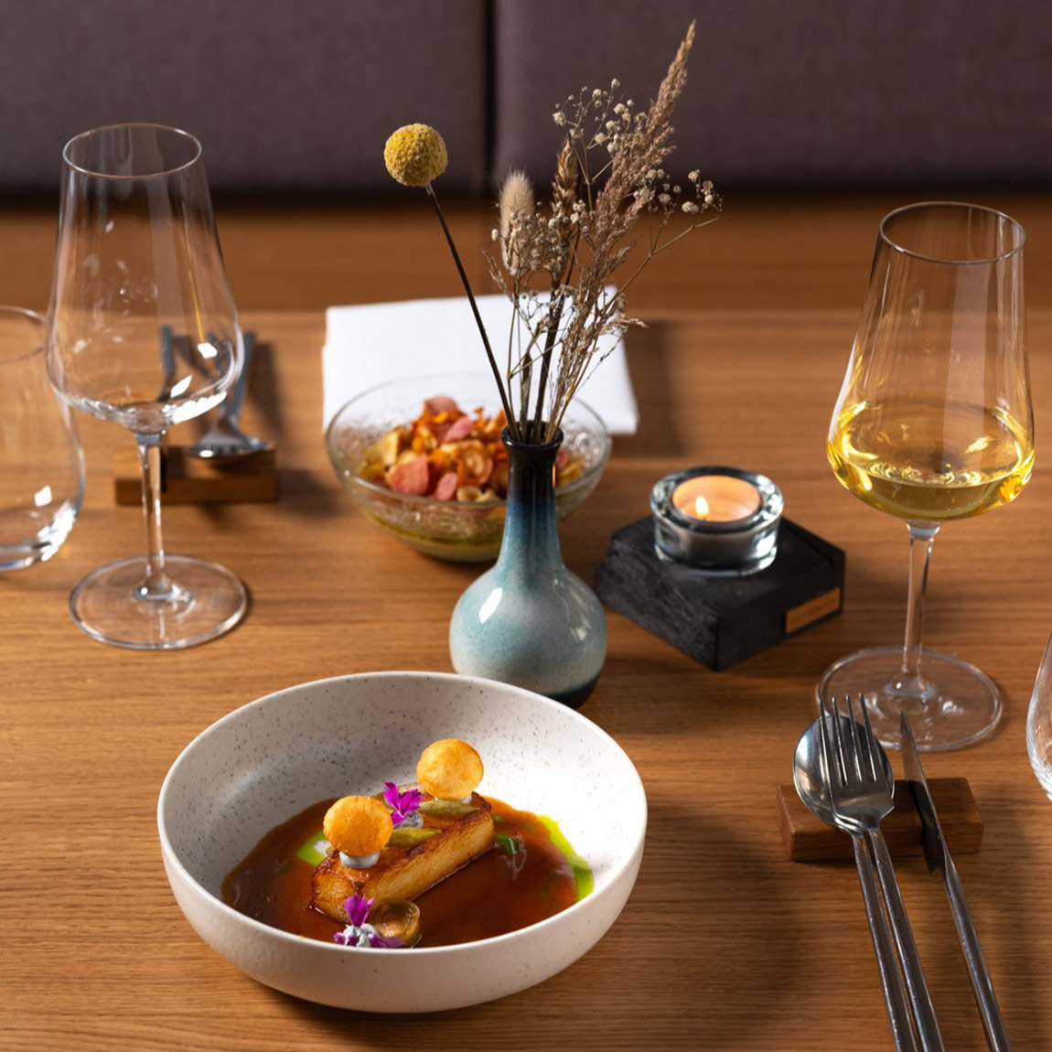 Kartoffel mit Gemüsejus und Bärlauchknospen. | Heimatjuwel – Local tastes this good