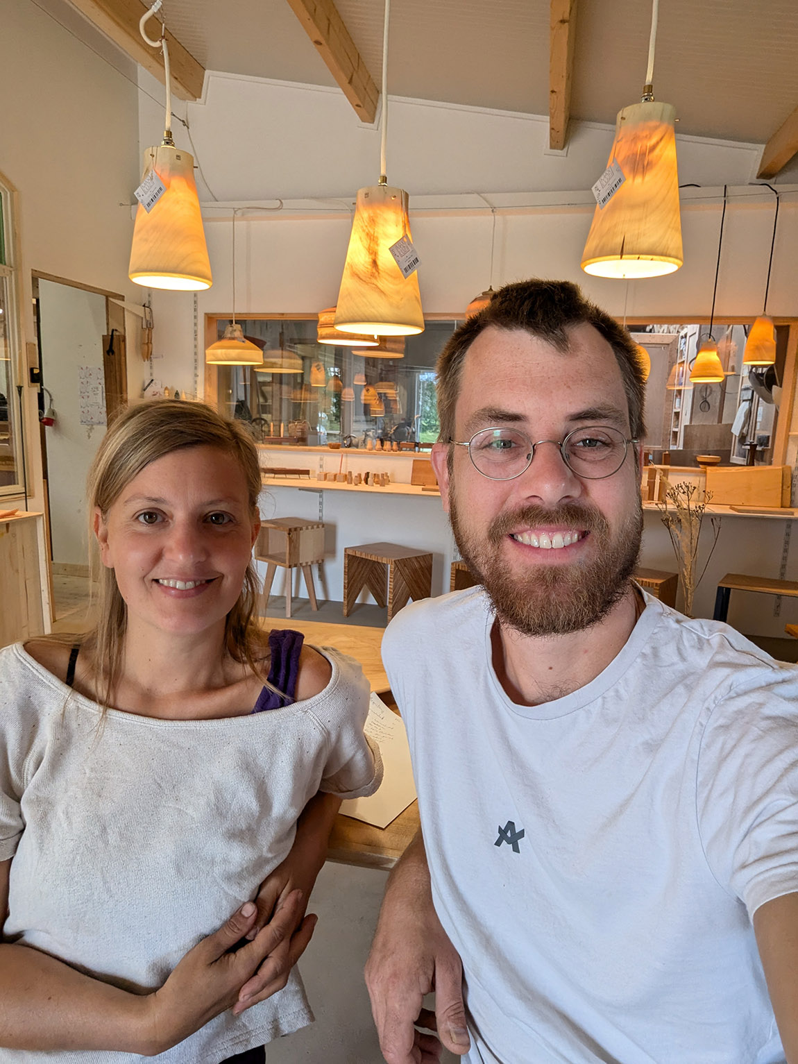 Luzi Graf und Max Strack. | MAXLUZI: Nachhaltig, einzigartig, mit Liebe zum Detail – Holzlampen, die begeistern