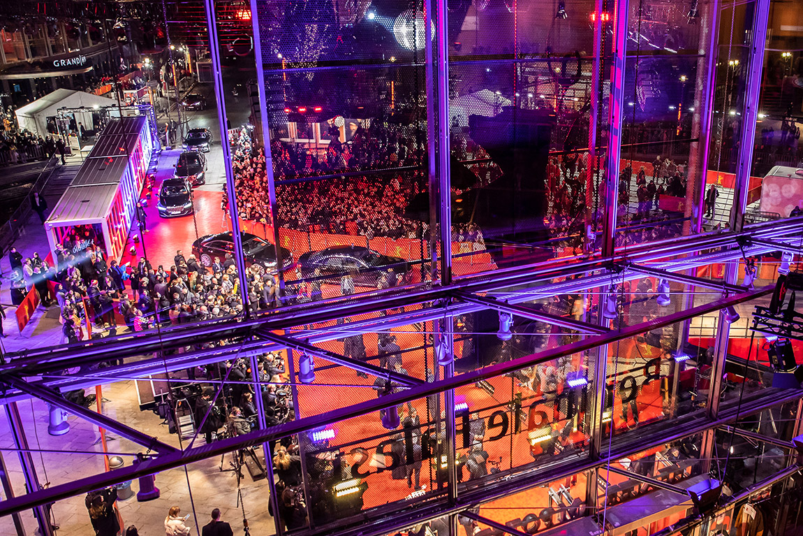 What helps us pushing through: Berlinale Palast. Photo: Sandra Weller, Berlinale 2023 | Cornelia Brelowski: And...leap! From February to spring in a Berlin minute