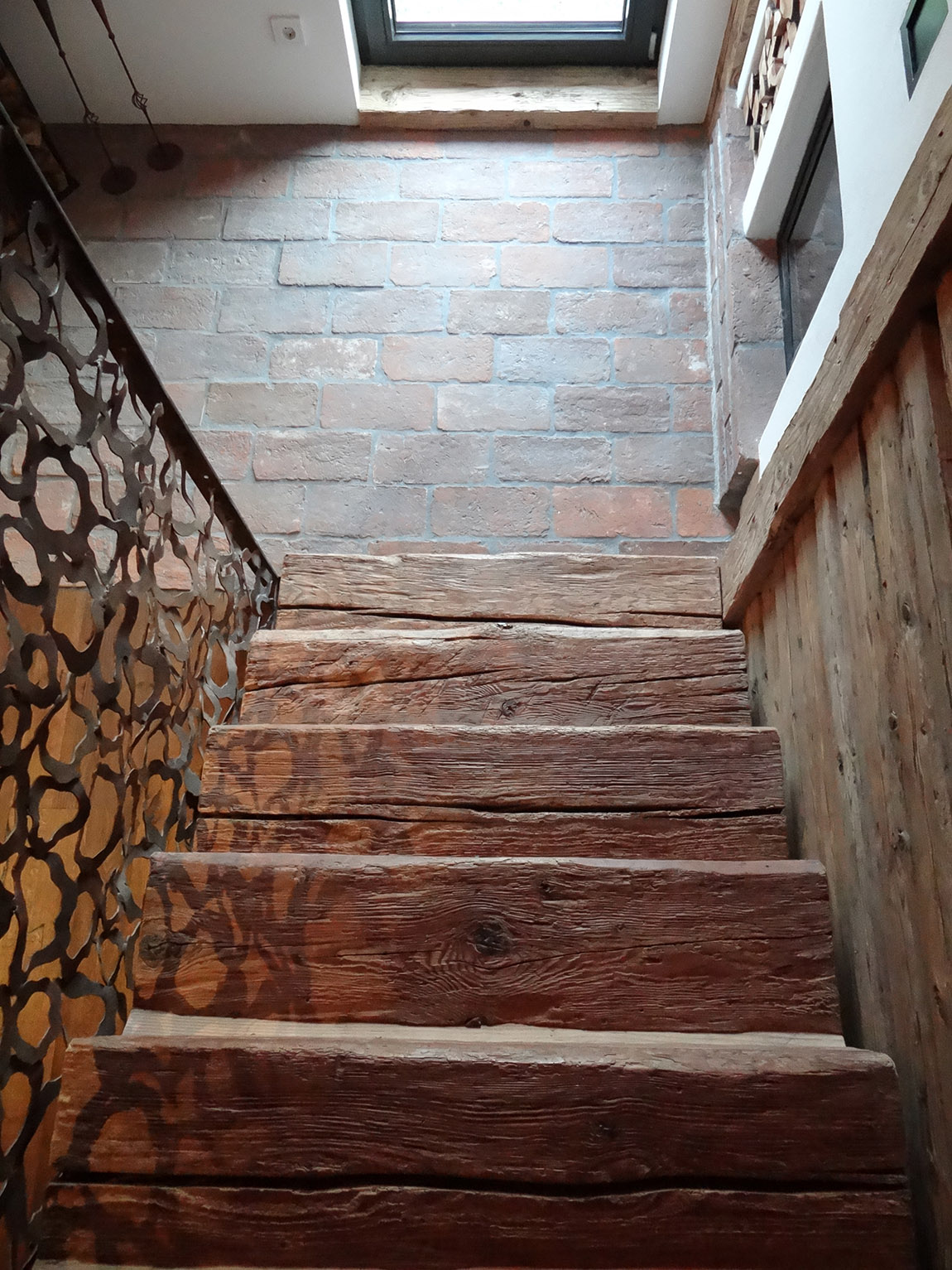 Treppe aus Altholz, Haus K.