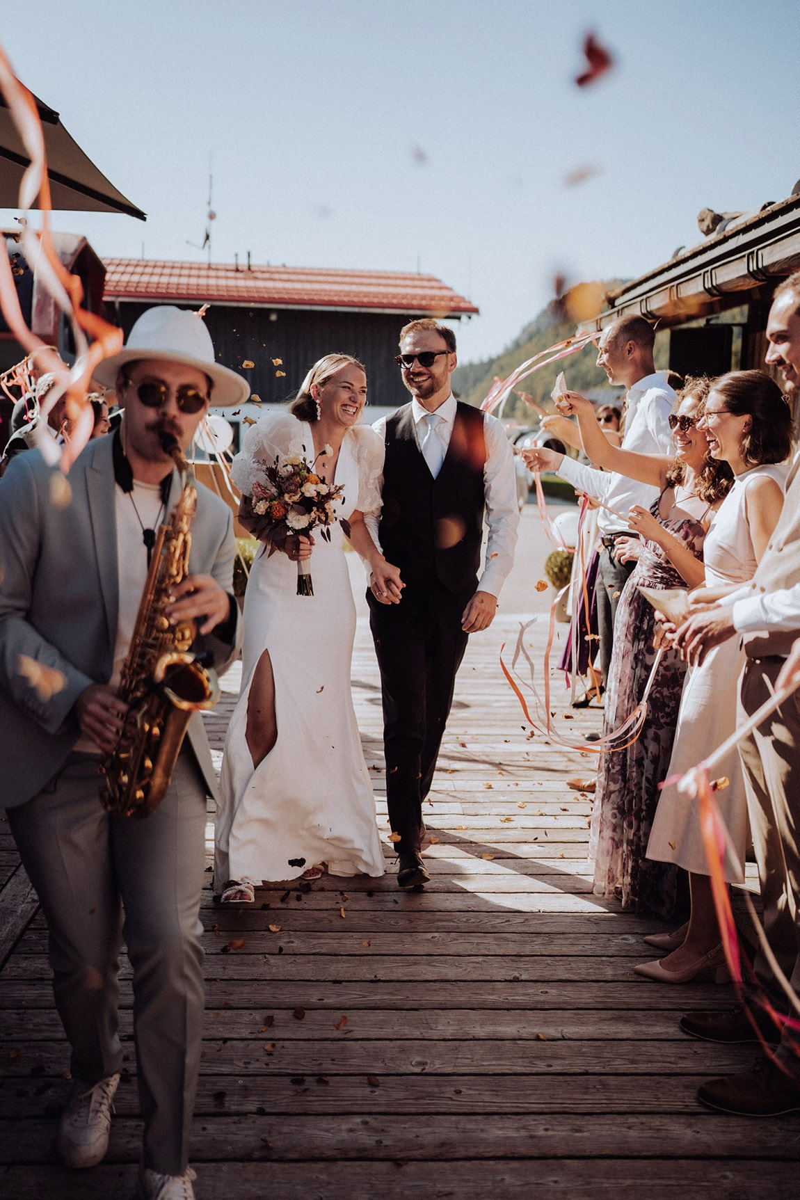 Entrance of the bride and groom, Allgäu. Photo: FrameDate Fotografie | DJ L3VELS: Versatile overall concept with DJ & live saxophone
