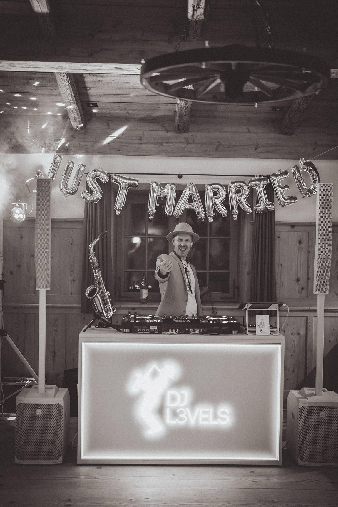 Foto: FrameDate Fotografie | DJ L3VELS: Versatile overall concept with DJ & live saxophone