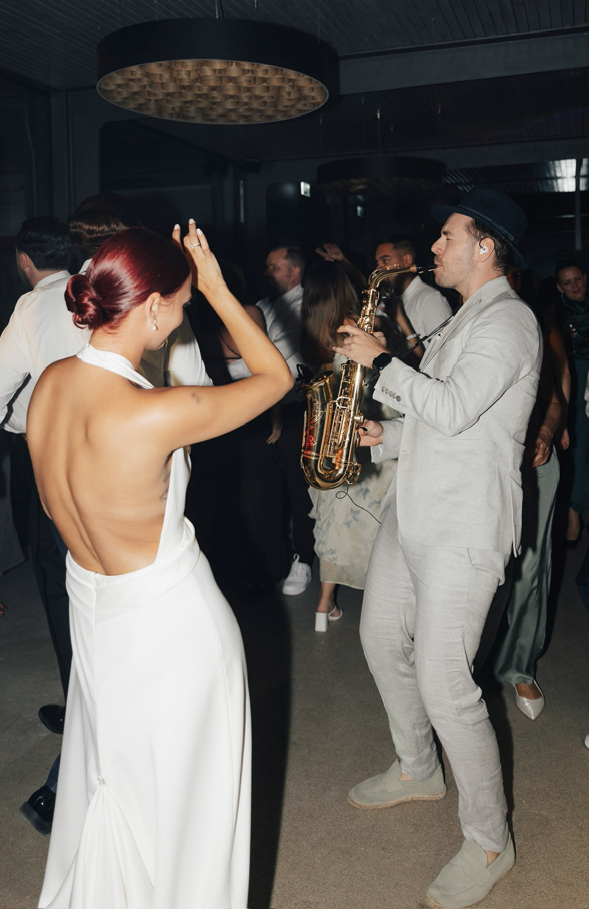 Tanzen, die ganze Nacht! Foto: Julia Svea Photography | DJ L3VELS: Versatile overall concept with DJ & live saxophone