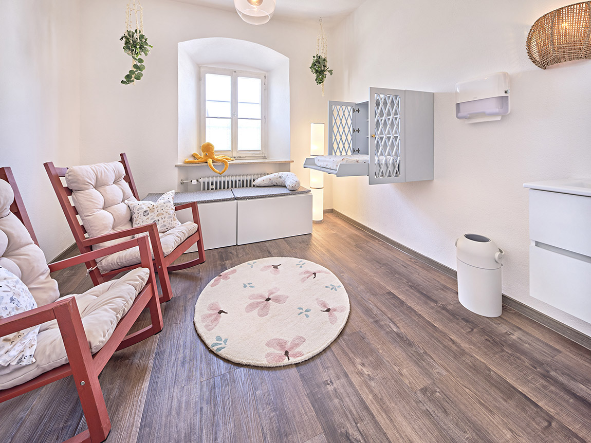 Still-, Wickel- und Ruheraum. | Ein Besuch bei der Regulativen Heilkunde