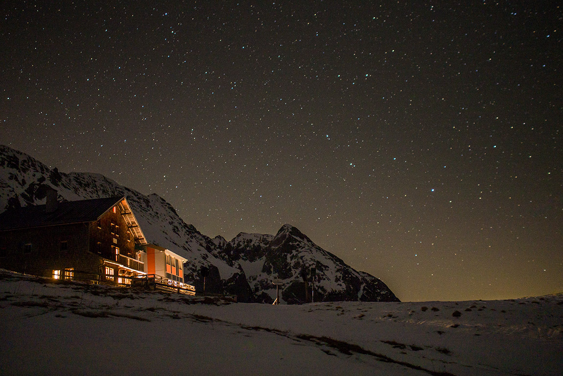 Berchtesgaden: a mountain shelter at night in winter. Photo: DZT/Francois Thierens | Dark-sky tourism in Germany: The top 6 star gazing hotspots