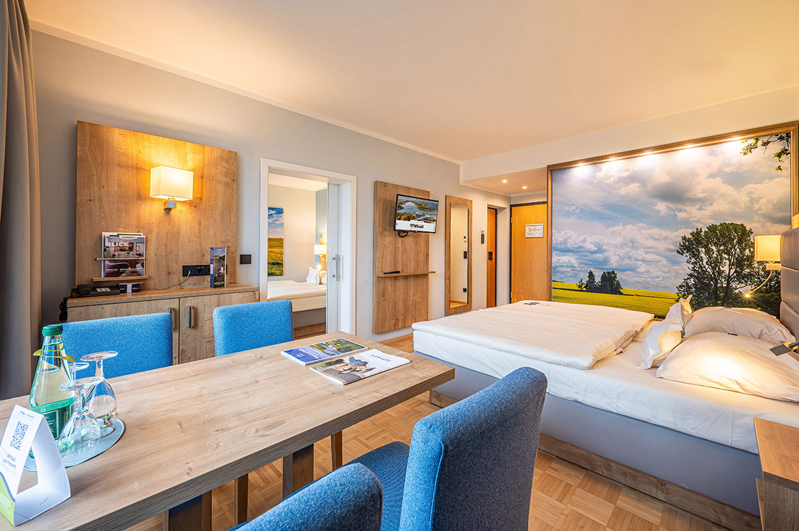 Familienzimmer Seeseite. Foto: Kenny Pool | Bio-Seehotel Zeulenroda: Sustainability meets hospitality in the heart of Thuringia