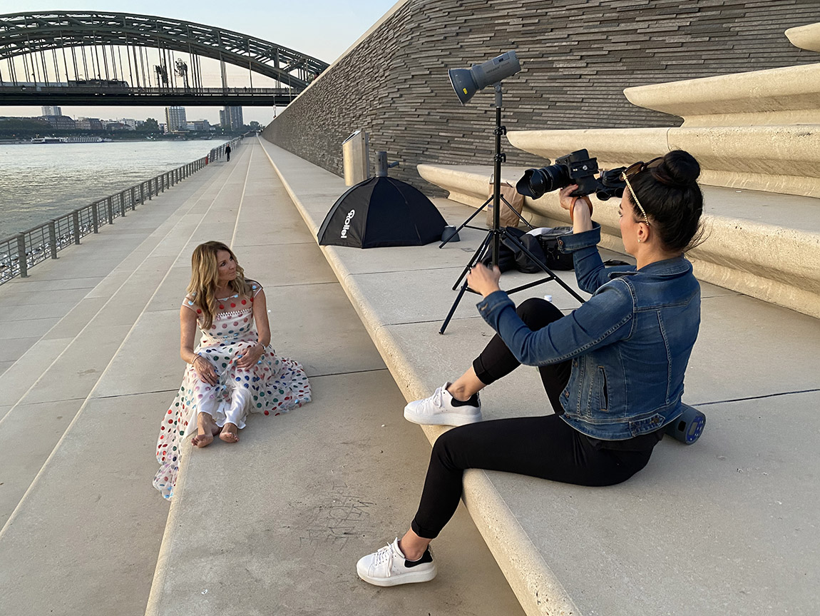 Beim Shooting mit Frauke Ludowig. | Katherina Wagner – The architecture of presence