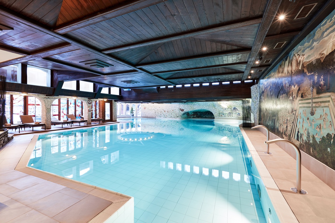 The swimming pool. | Resort Hotel Alex Zermatt – Where tradition meets alpine luxury