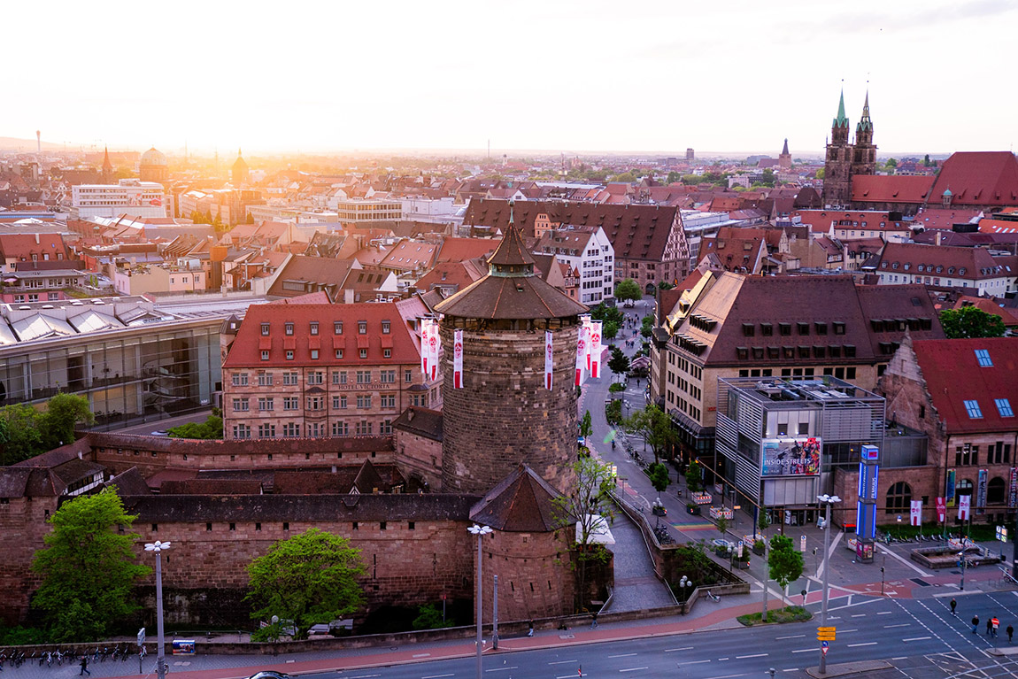 Das Hotel VICTORIA liegt am Eingang zur Fußgängerzone und zur Altstadt von Nürnberg. | Hotel VICTORIA: Tradition meets contemporary living in the heart of Nuremberg