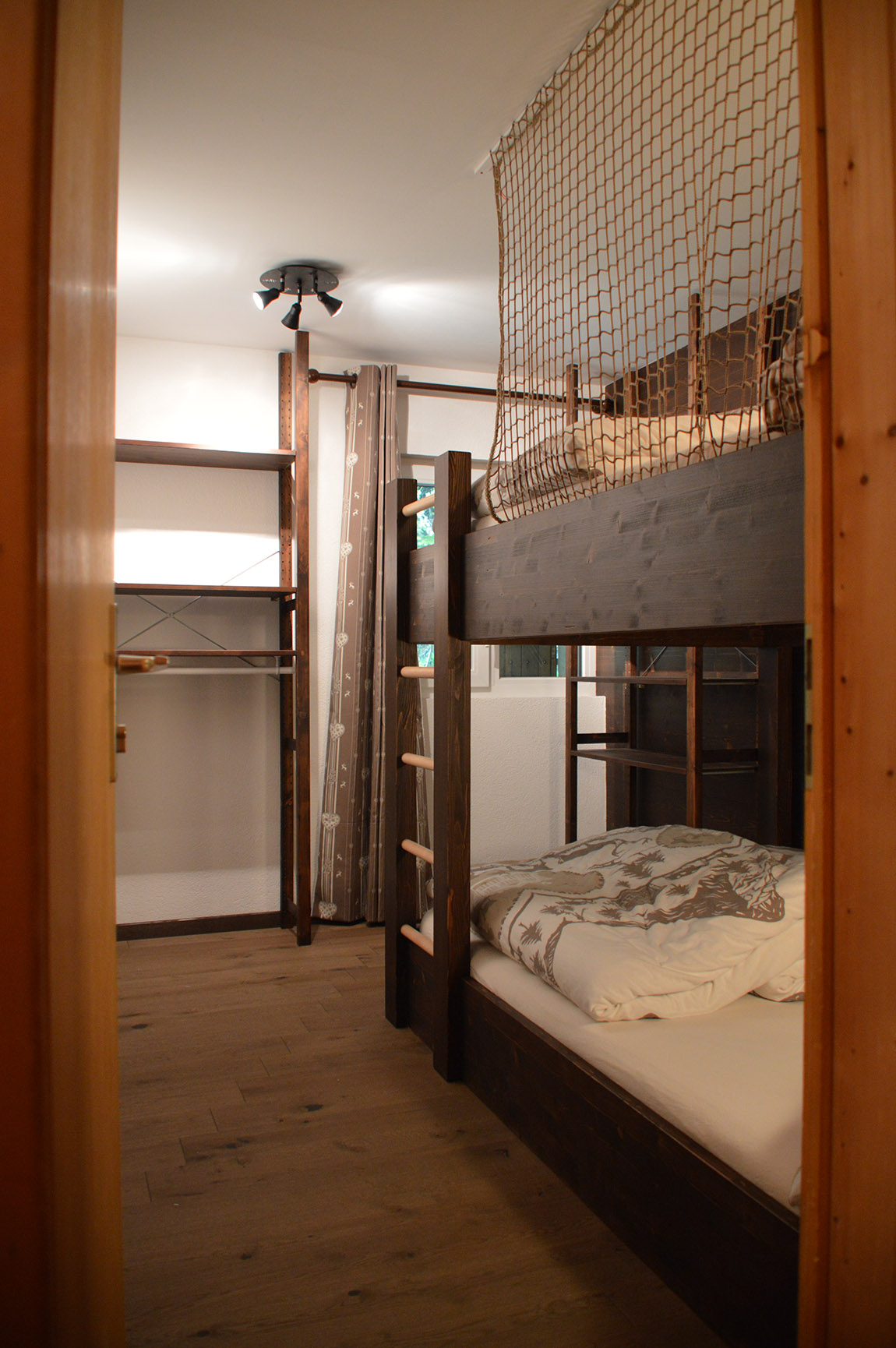 Ein Viererzimmer. | Refuge du Grammont: A hidden gem in Switzerland’s Prealps