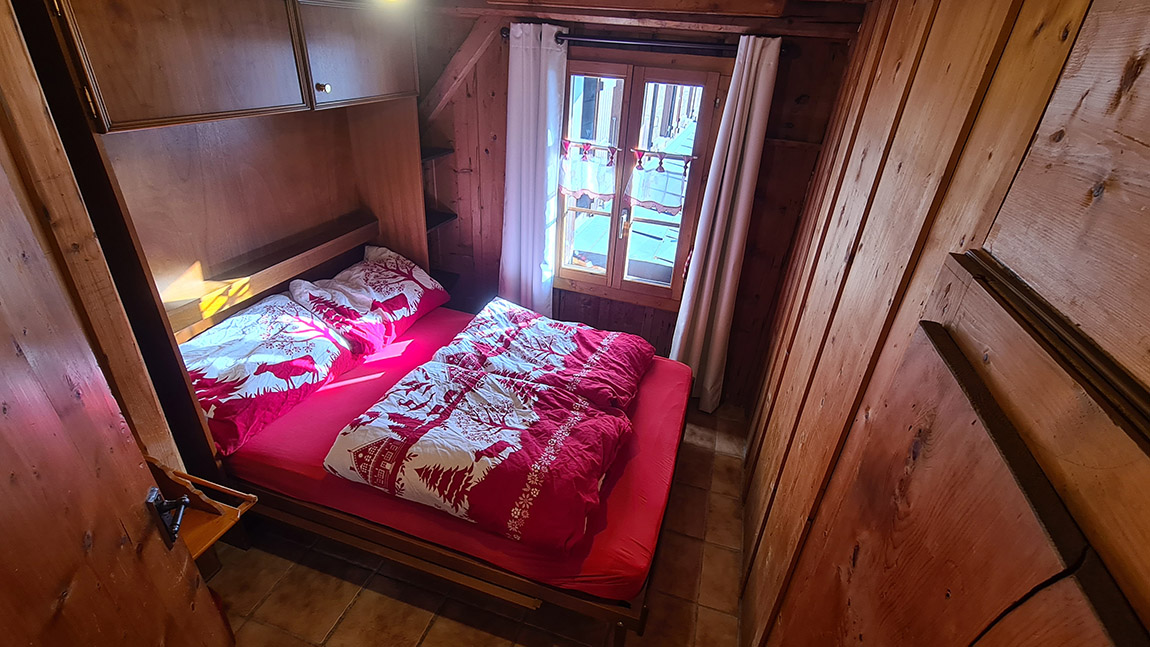 Ein Doppelzimmer. | Refuge du Grammont: A hidden gem in Switzerland’s Prealps