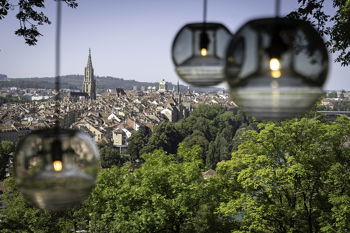 Veranda - Blick auf Berner Altstadt. Foto: Reto Camenisch | Restaurant Rosengarten: A special place of culinary encounters