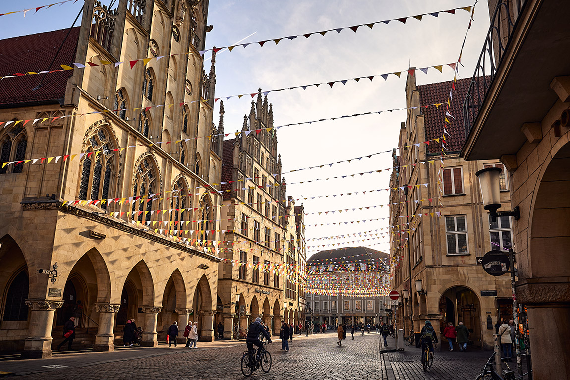 Prinzipalmarkt Münster. Photo: Philipp Fölting, Münsterland e.V. | Worshipping white asparagus in Münster